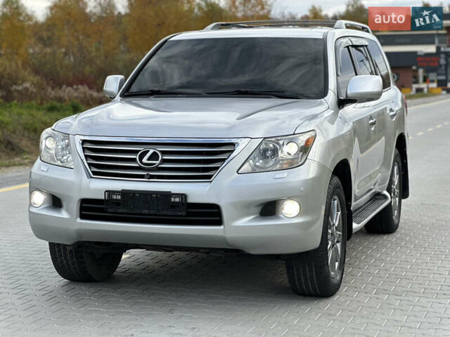 Серый Лексус ЛХ, объемом двигателя 5.7 л и пробегом 360 тыс. км за 19900 $, фото 1 на Automoto.ua