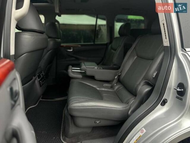 Серый Лексус ЛХ, объемом двигателя 5.66 л и пробегом 259 тыс. км за 21990 $, фото 17 на Automoto.ua