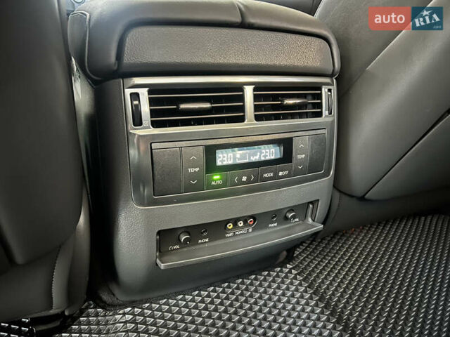 Серый Лексус ЛХ, объемом двигателя 5.66 л и пробегом 273 тыс. км за 24900 $, фото 79 на Automoto.ua