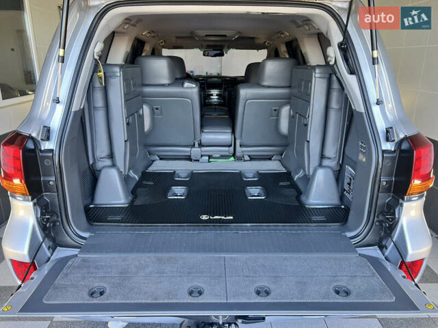 Серый Лексус ЛХ, объемом двигателя 5.66 л и пробегом 273 тыс. км за 24900 $, фото 72 на Automoto.ua