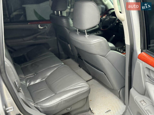 Серый Лексус ЛХ, объемом двигателя 5.66 л и пробегом 530 тыс. км за 25500 $, фото 11 на Automoto.ua