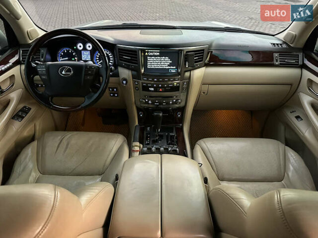 Сірий Лексус ЛХ, об'ємом двигуна 5.66 л та пробігом 262 тис. км за 22999 $, фото 26 на Automoto.ua