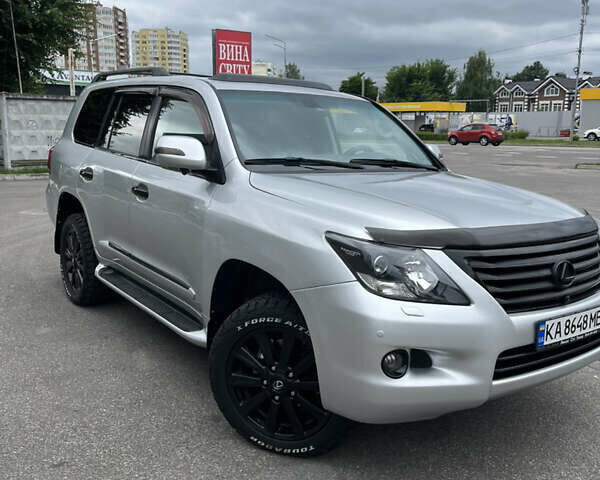 Сірий Лексус ЛХ, об'ємом двигуна 5.66 л та пробігом 305 тис. км за 21000 $, фото 1 на Automoto.ua