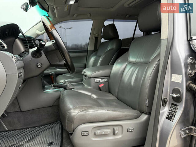 Сірий Лексус ЛХ, об'ємом двигуна 5.66 л та пробігом 246 тис. км за 24999 $, фото 19 на Automoto.ua