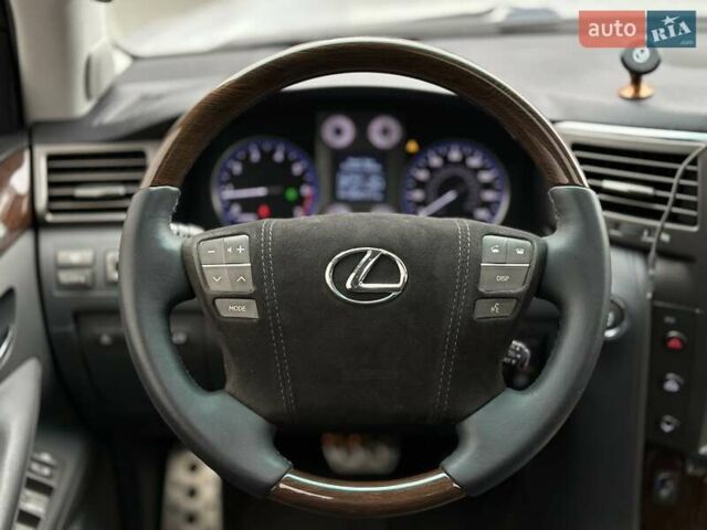 Серый Лексус ЛХ, объемом двигателя 5.66 л и пробегом 255 тыс. км за 24900 $, фото 33 на Automoto.ua