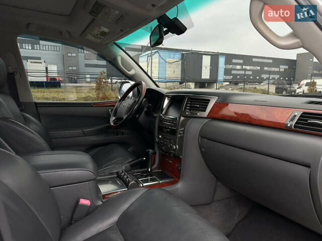 Серый Лексус ЛХ, объемом двигателя 5.7 л и пробегом 360 тыс. км за 19900 $, фото 24 на Automoto.ua