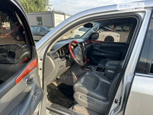 Серый Лексус ЛХ, объемом двигателя 5.66 л и пробегом 243 тыс. км за 25800 $, фото 26 на Automoto.ua