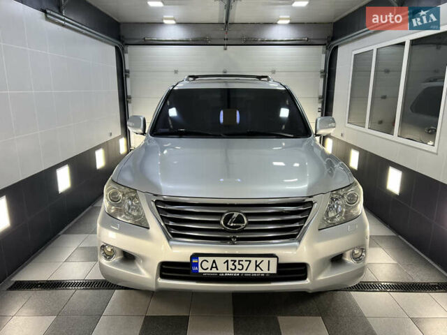 Серый Лексус ЛХ, объемом двигателя 5.66 л и пробегом 273 тыс. км за 24900 $, фото 1 на Automoto.ua