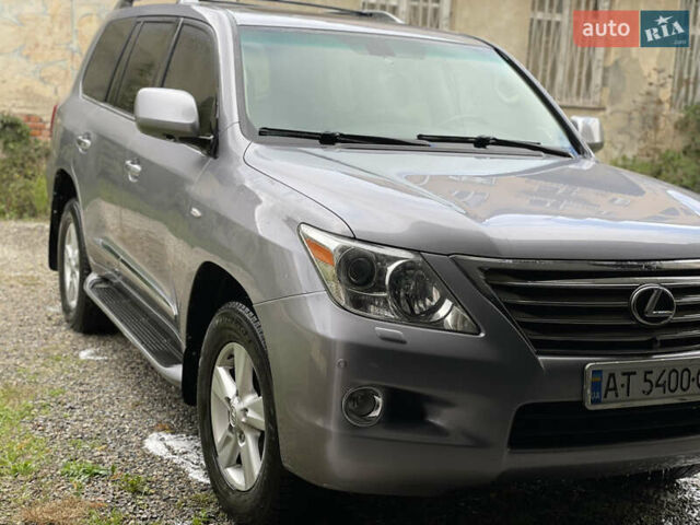 Серый Лексус ЛХ, объемом двигателя 5.7 л и пробегом 240 тыс. км за 27500 $, фото 2 на Automoto.ua