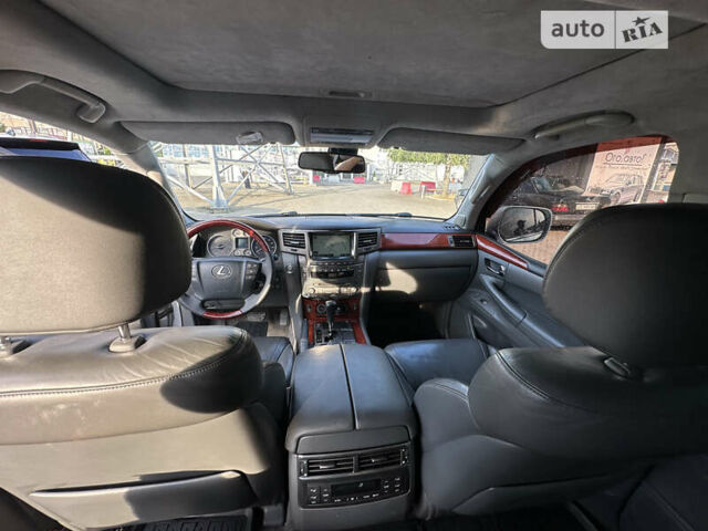 Серый Лексус ЛХ, объемом двигателя 5.66 л и пробегом 243 тыс. км за 25800 $, фото 59 на Automoto.ua
