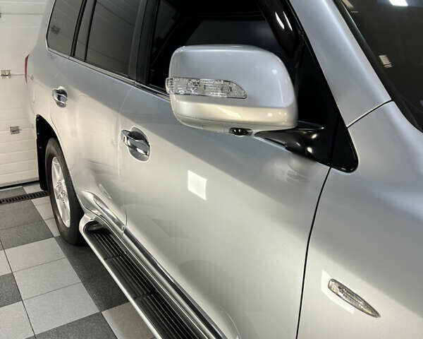 Серый Лексус ЛХ, объемом двигателя 5.66 л и пробегом 273 тыс. км за 24900 $, фото 16 на Automoto.ua