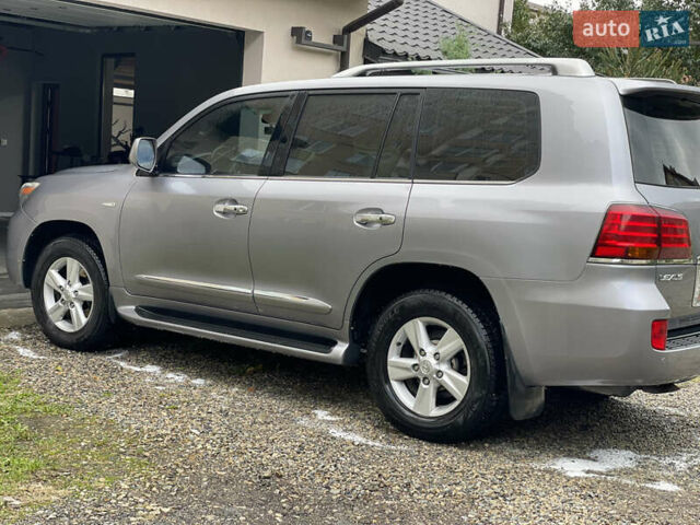 Серый Лексус ЛХ, объемом двигателя 5.7 л и пробегом 240 тыс. км за 27500 $, фото 1 на Automoto.ua