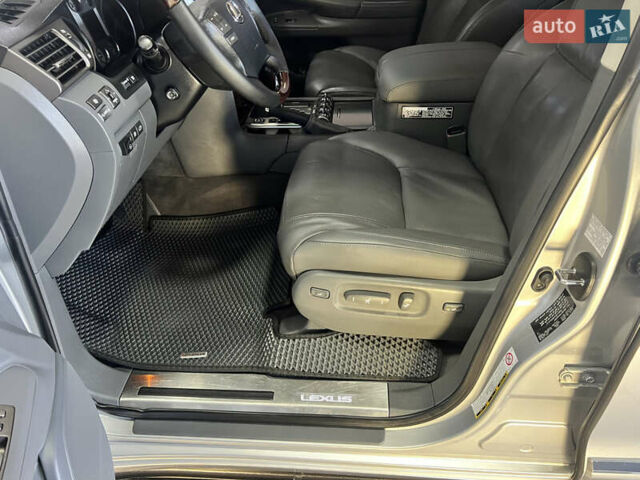 Серый Лексус ЛХ, объемом двигателя 5.66 л и пробегом 273 тыс. км за 24900 $, фото 86 на Automoto.ua