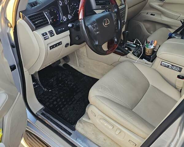 Сірий Лексус ЛХ, об'ємом двигуна 5.66 л та пробігом 325 тис. км за 24900 $, фото 6 на Automoto.ua