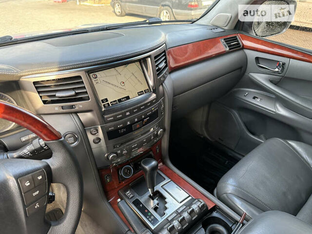 Серый Лексус ЛХ, объемом двигателя 5.66 л и пробегом 243 тыс. км за 25800 $, фото 39 на Automoto.ua