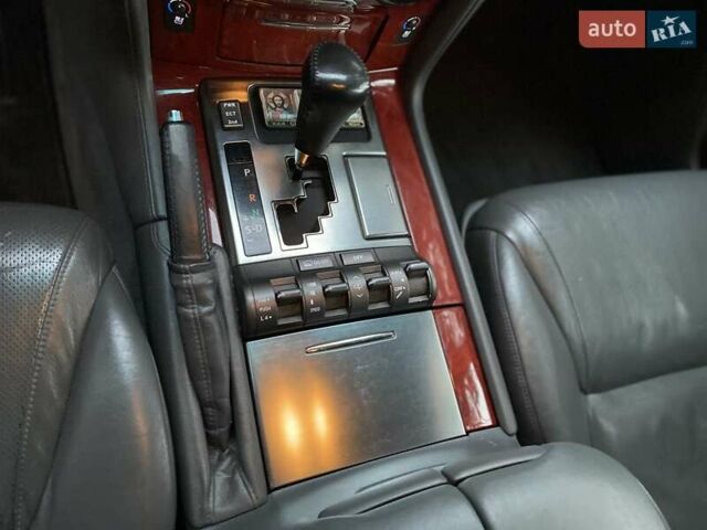 Сірий Лексус ЛХ, об'ємом двигуна 5.7 л та пробігом 295 тис. км за 21555 $, фото 25 на Automoto.ua