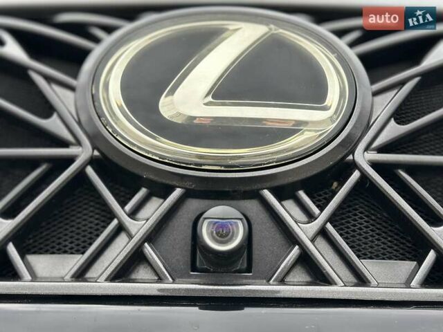 Серый Лексус ЛХ, объемом двигателя 5.66 л и пробегом 255 тыс. км за 24900 $, фото 7 на Automoto.ua