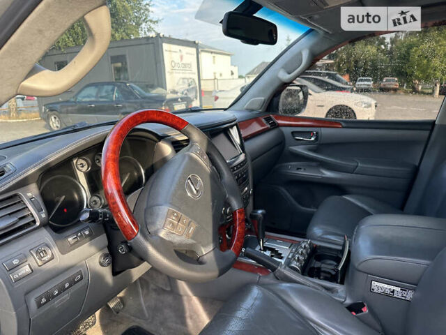 Серый Лексус ЛХ, объемом двигателя 5.66 л и пробегом 243 тыс. км за 25800 $, фото 30 на Automoto.ua