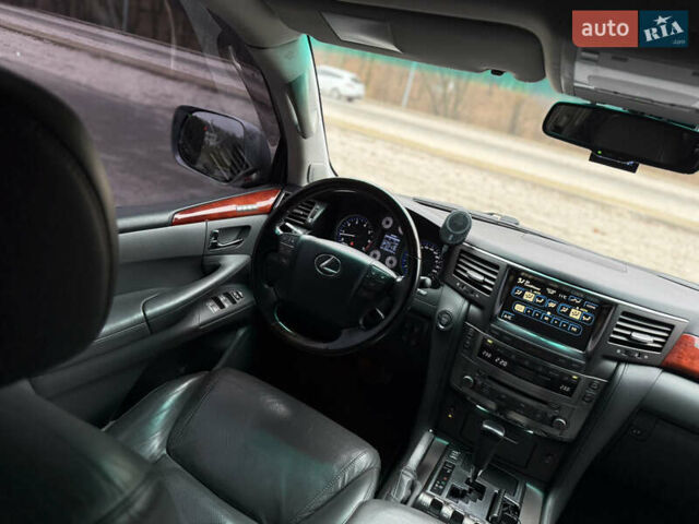 Сірий Лексус ЛХ, об'ємом двигуна 5.66 л та пробігом 246 тис. км за 24999 $, фото 32 на Automoto.ua