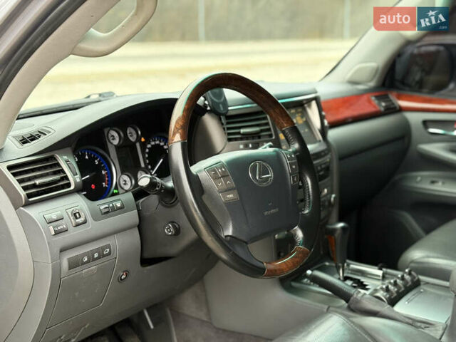 Сірий Лексус ЛХ, об'ємом двигуна 5.66 л та пробігом 246 тис. км за 24999 $, фото 14 на Automoto.ua