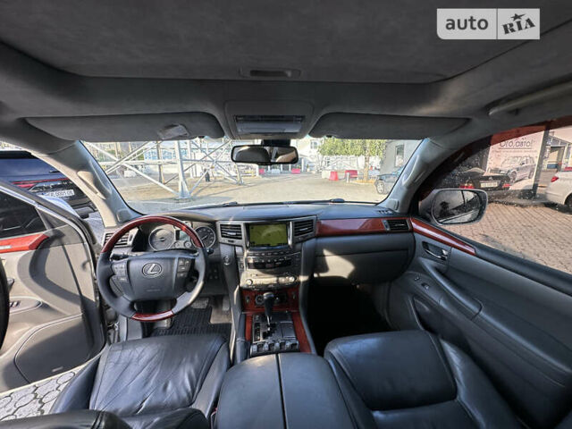Серый Лексус ЛХ, объемом двигателя 5.66 л и пробегом 243 тыс. км за 25800 $, фото 60 на Automoto.ua