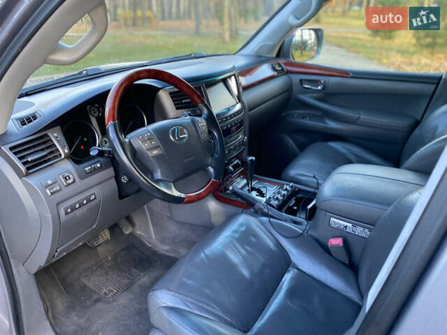 Сірий Лексус ЛХ, об'ємом двигуна 5.66 л та пробігом 295 тис. км за 20999 $, фото 16 на Automoto.ua