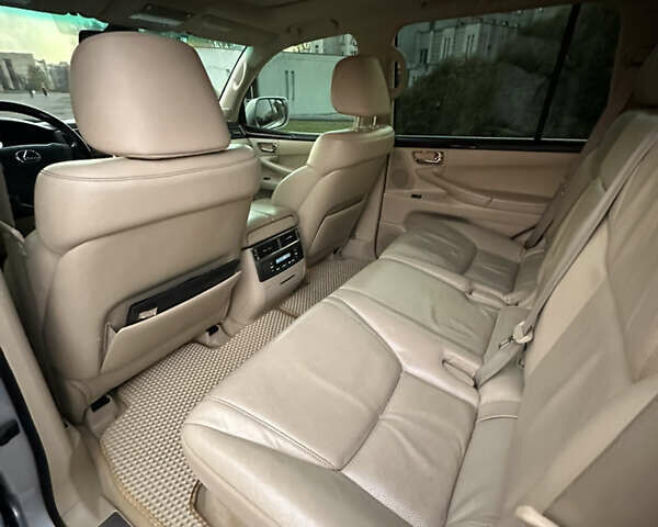 Сірий Лексус ЛХ, об'ємом двигуна 5.66 л та пробігом 262 тис. км за 22999 $, фото 18 на Automoto.ua