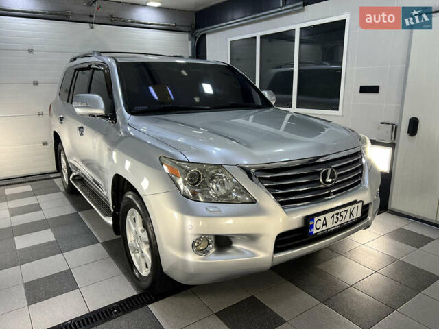 Серый Лексус ЛХ, объемом двигателя 5.66 л и пробегом 273 тыс. км за 24900 $, фото 5 на Automoto.ua
