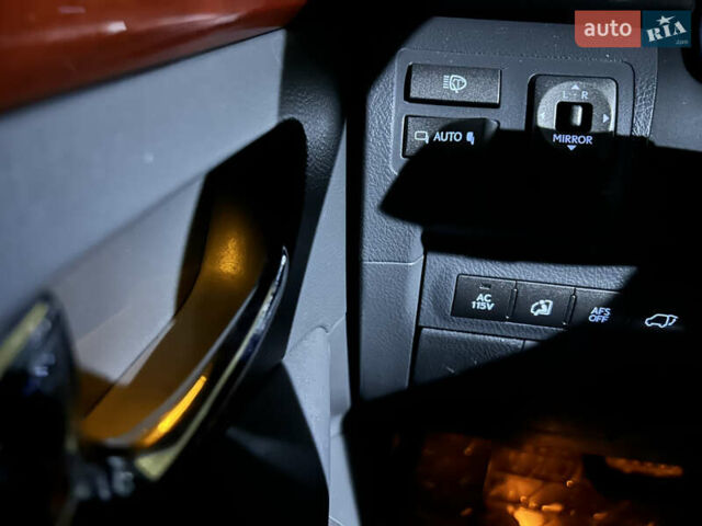 Лексус ЛХ 2008 в Ивано-Франковске на Automoto.ua Серый Лексус ЛХ, объемом двигателя 5.66 л и пробегом 285 тыс. км за 25000 $, фото 9 на Automoto.ua