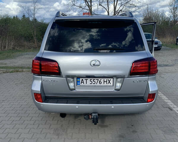 Серый Лексус ЛХ, объемом двигателя 5.66 л и пробегом 310 тыс. км за 24000 $, фото 1 на Automoto.ua