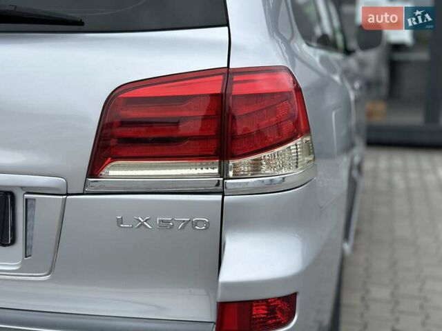 Серый Лексус ЛХ, объемом двигателя 5.66 л и пробегом 255 тыс. км за 24900 $, фото 20 на Automoto.ua
