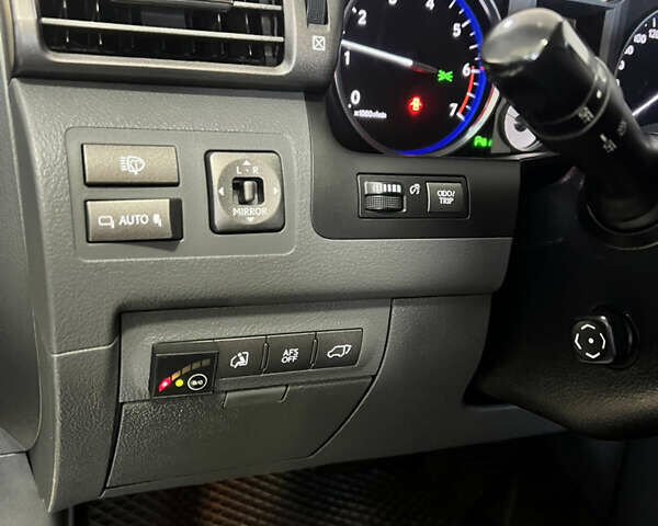 Серый Лексус ЛХ, объемом двигателя 5.66 л и пробегом 273 тыс. км за 24900 $, фото 88 на Automoto.ua