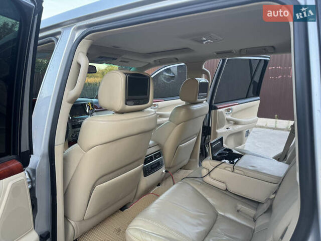 Сірий Лексус ЛХ, об'ємом двигуна 5.7 л та пробігом 315 тис. км за 22800 $, фото 12 на Automoto.ua