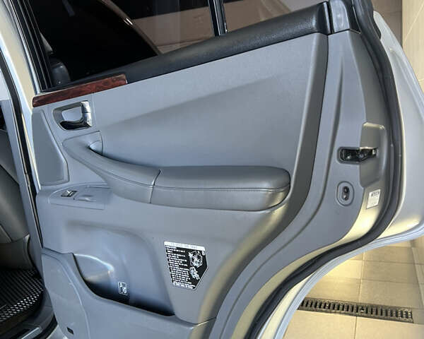 Серый Лексус ЛХ, объемом двигателя 5.66 л и пробегом 273 тыс. км за 24900 $, фото 80 на Automoto.ua