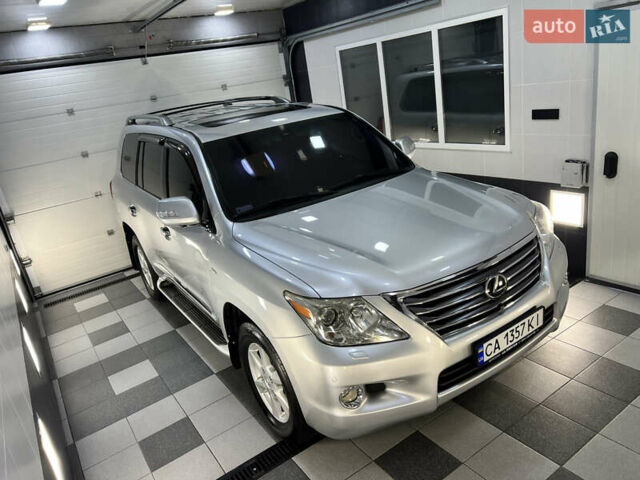 Серый Лексус ЛХ, объемом двигателя 5.66 л и пробегом 273 тыс. км за 24900 $, фото 4 на Automoto.ua