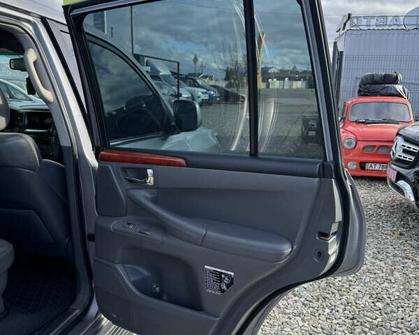 Сірий Лексус ЛХ, об'ємом двигуна 5.66 л та пробігом 303 тис. км за 22000 $, фото 32 на Automoto.ua