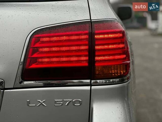 Серый Лексус ЛХ, объемом двигателя 5.66 л и пробегом 259 тыс. км за 21990 $, фото 7 на Automoto.ua