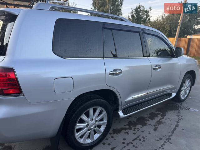 Сірий Лексус ЛХ, об'ємом двигуна 5.7 л та пробігом 315 тис. км за 22800 $, фото 1 на Automoto.ua