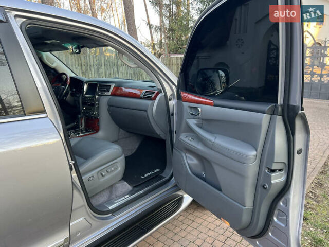 Сірий Лексус ЛХ, об'ємом двигуна 5.7 л та пробігом 285 тис. км за 26700 $, фото 96 на Automoto.ua