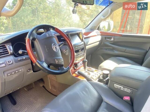 Серый Лексус ЛХ, объемом двигателя 5.7 л и пробегом 376 тыс. км за 21500 $, фото 13 на Automoto.ua