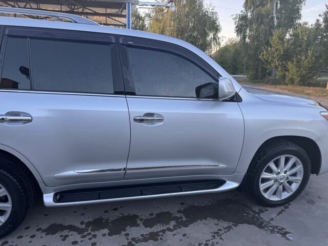 Серый Лексус ЛХ, объемом двигателя 5.7 л и пробегом 320 тыс. км за 22300 $, фото 4 на Automoto.ua