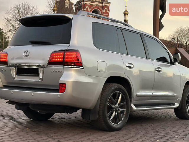 Сірий Лексус ЛХ, об'ємом двигуна 5.66 л та пробігом 262 тис. км за 22999 $, фото 11 на Automoto.ua