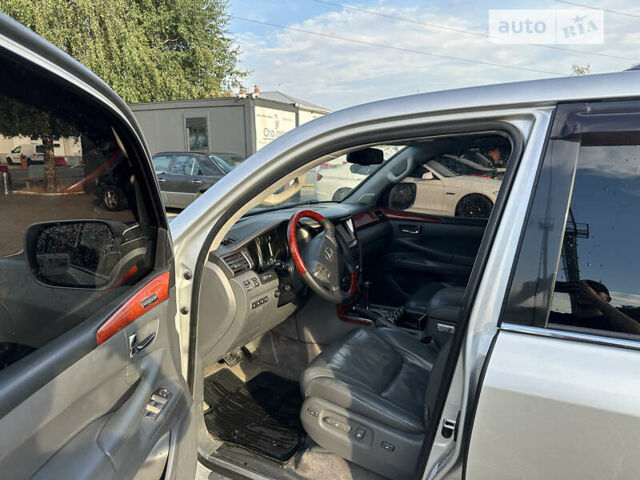 Серый Лексус ЛХ, объемом двигателя 5.66 л и пробегом 243 тыс. км за 25800 $, фото 28 на Automoto.ua