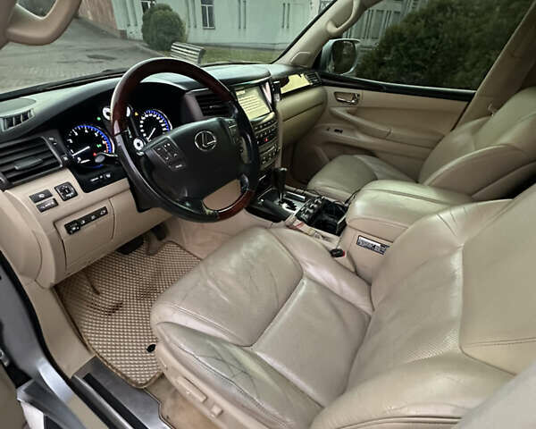 Сірий Лексус ЛХ, об'ємом двигуна 5.66 л та пробігом 262 тис. км за 22999 $, фото 16 на Automoto.ua