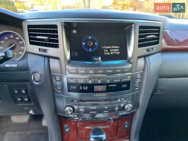 Сірий Лексус ЛХ, об'ємом двигуна 5.66 л та пробігом 295 тис. км за 20888 $, фото 10 на Automoto.ua
