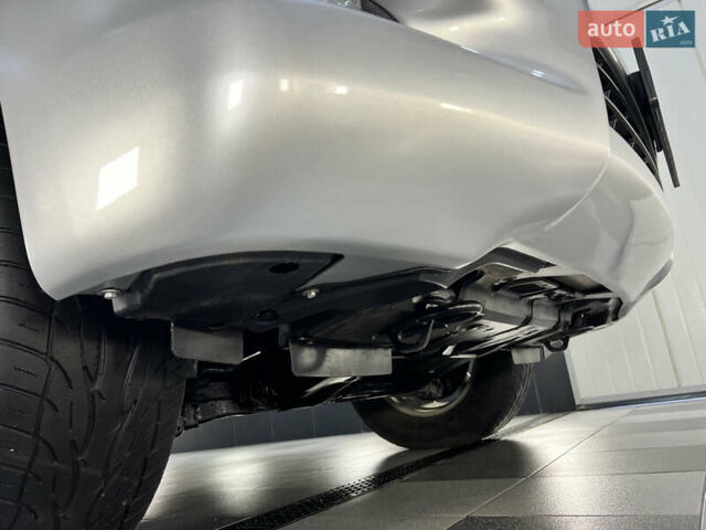 Серый Лексус ЛХ, объемом двигателя 5.66 л и пробегом 273 тыс. км за 24900 $, фото 13 на Automoto.ua