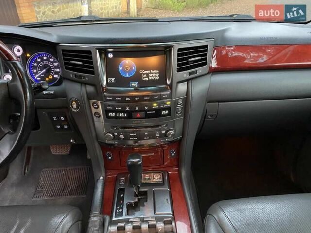 Сірий Лексус ЛХ, об'ємом двигуна 5.7 л та пробігом 295 тис. км за 21555 $, фото 37 на Automoto.ua