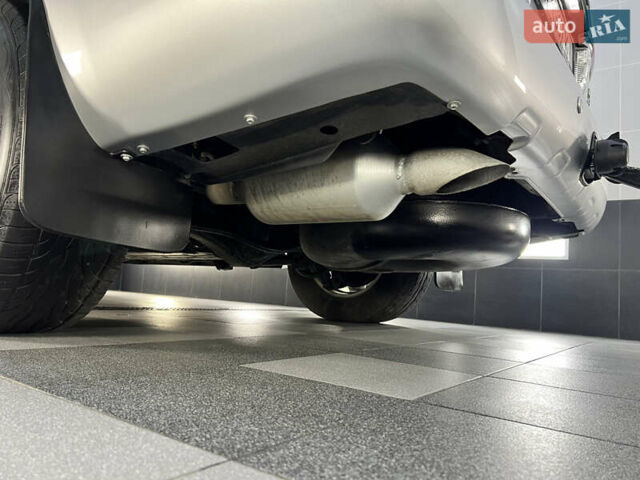 Серый Лексус ЛХ, объемом двигателя 5.66 л и пробегом 273 тыс. км за 24900 $, фото 64 на Automoto.ua