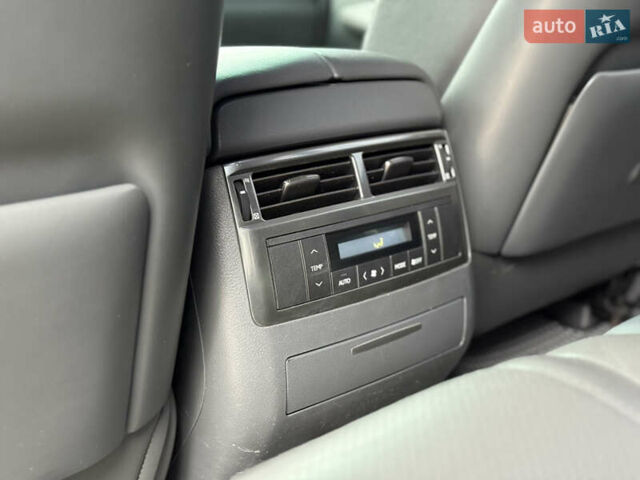 Сірий Лексус ЛХ, об'ємом двигуна 5.66 л та пробігом 246 тис. км за 24999 $, фото 23 на Automoto.ua