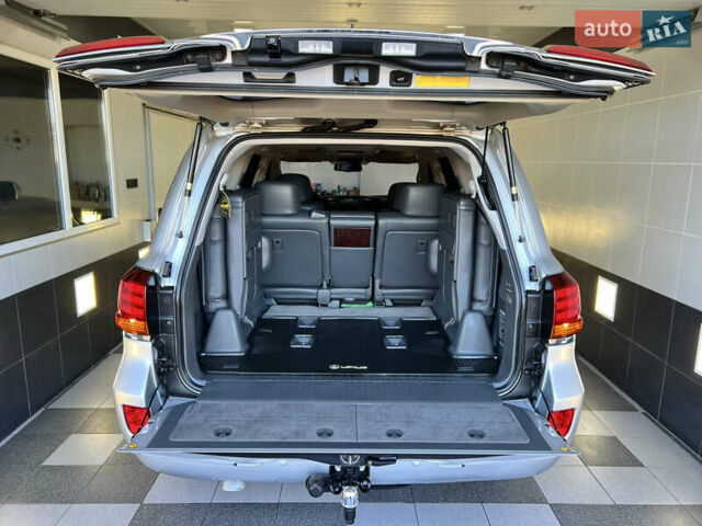 Серый Лексус ЛХ, объемом двигателя 5.66 л и пробегом 273 тыс. км за 24900 $, фото 68 на Automoto.ua